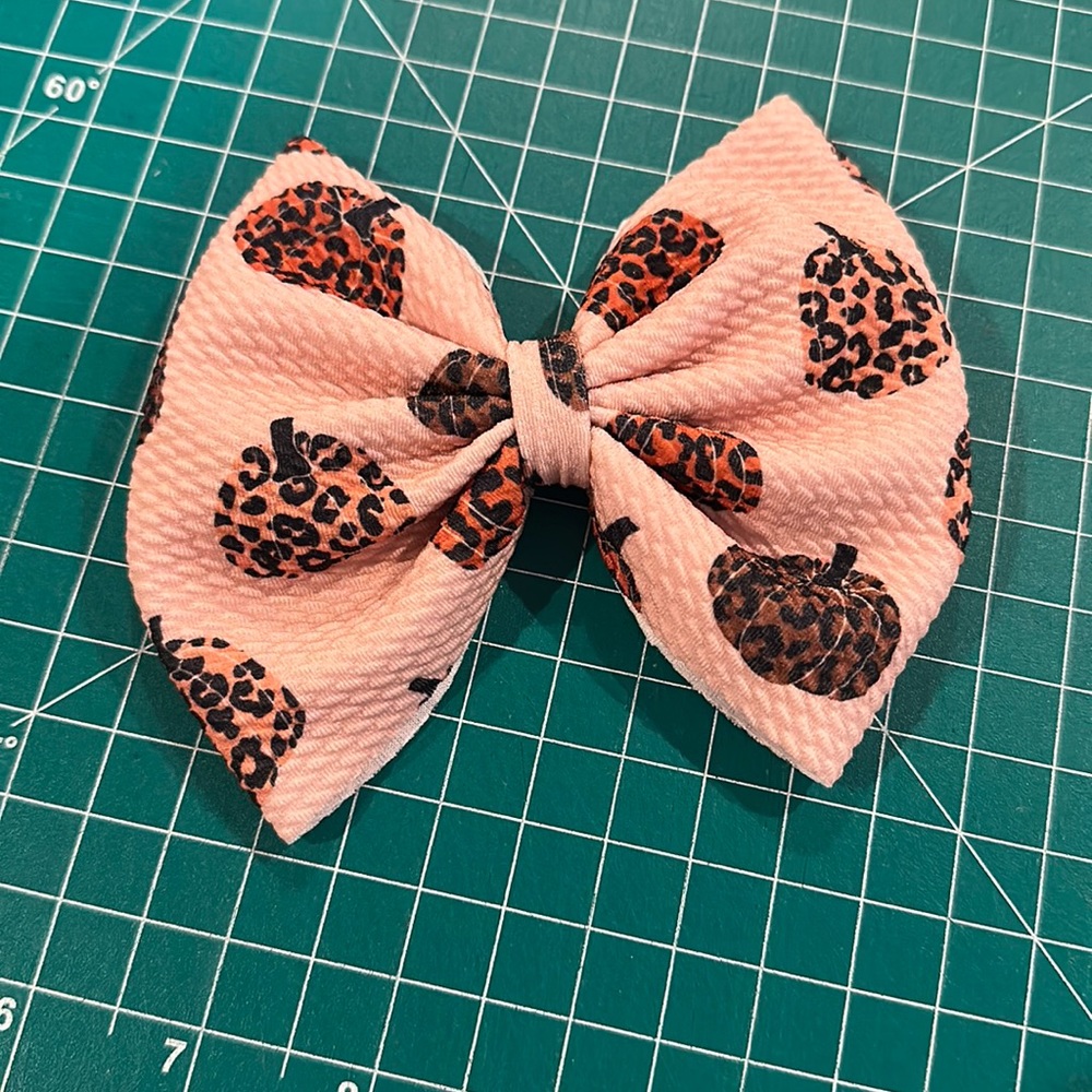Pumpkin bow